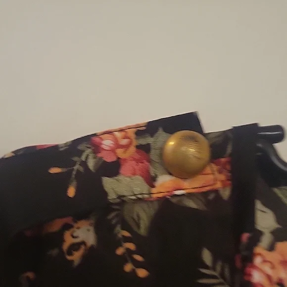 Sleeveless dress, V slit neck, black with floral print.  Lined skirt. - Picture 9 of 9